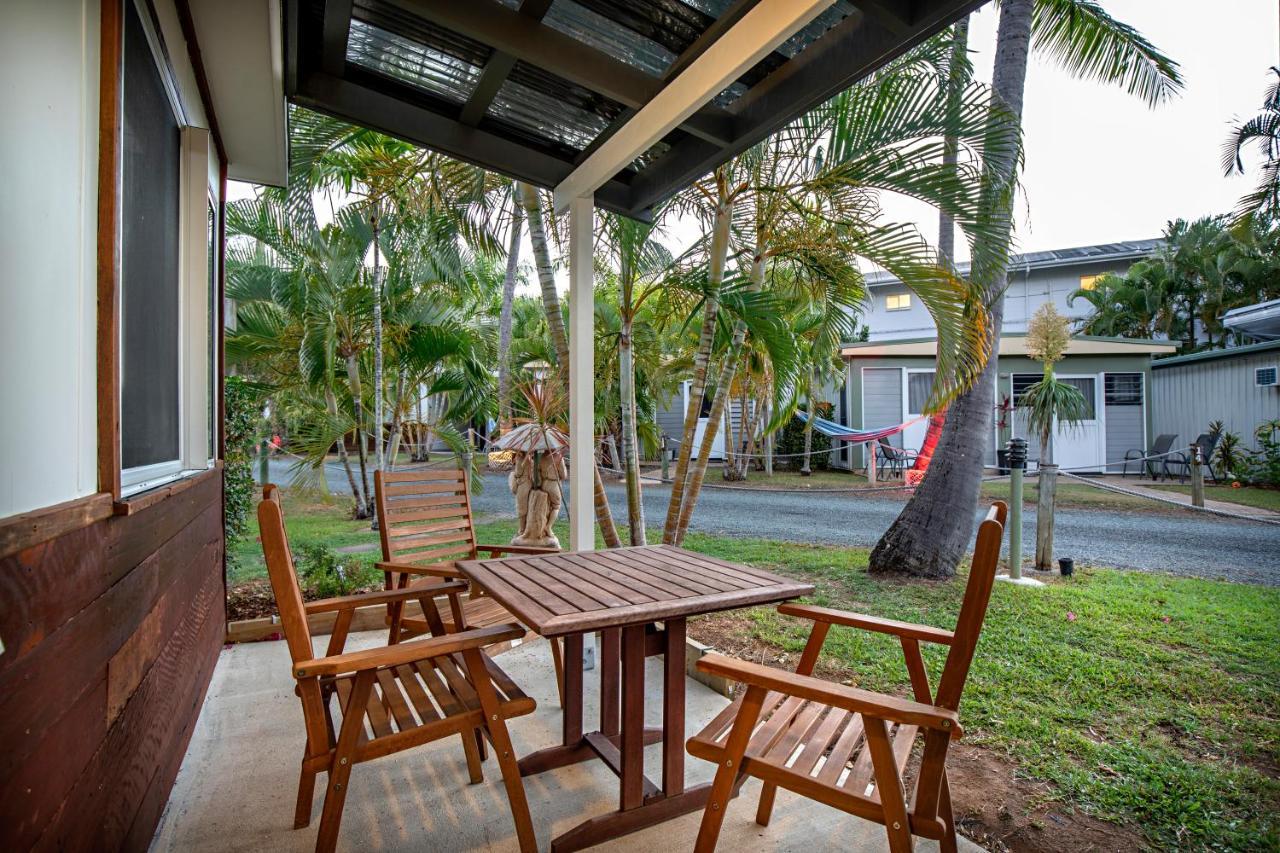 Bush Village Holiday Cabins Airlie Beach Exteriör bild
