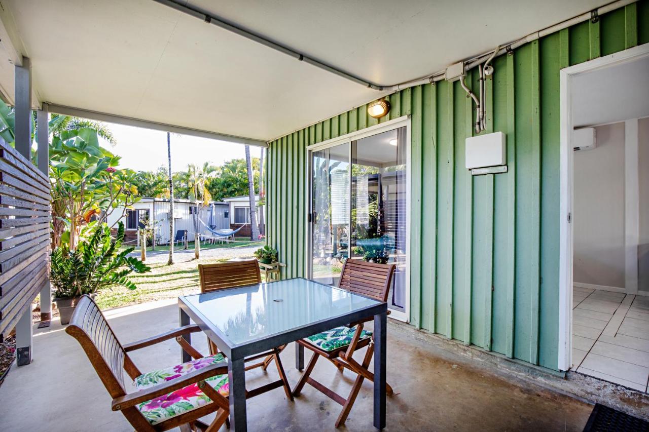 Bush Village Holiday Cabins Airlie Beach Exteriör bild
