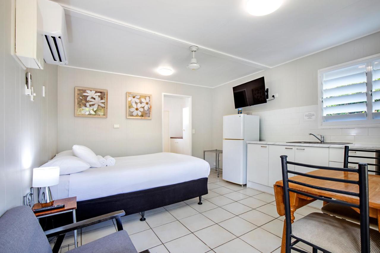 Bush Village Holiday Cabins Airlie Beach Exteriör bild