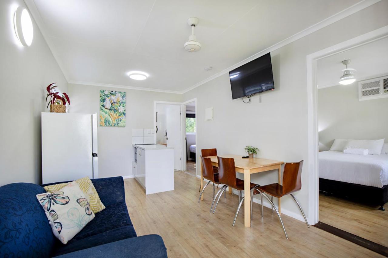 Bush Village Holiday Cabins Airlie Beach Exteriör bild
