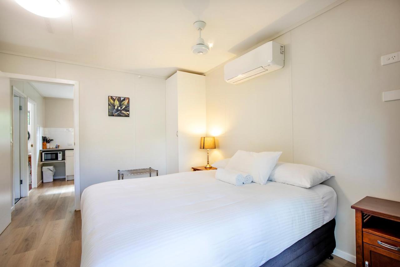 Bush Village Holiday Cabins Airlie Beach Exteriör bild