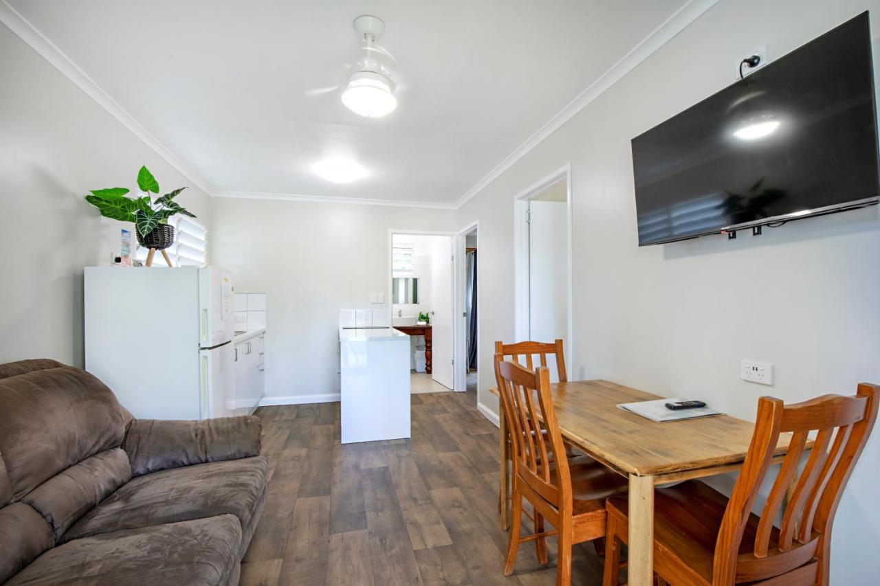 Bush Village Holiday Cabins Airlie Beach Exteriör bild