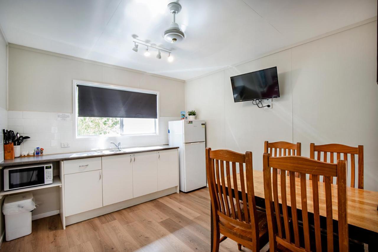 Bush Village Holiday Cabins Airlie Beach Exteriör bild