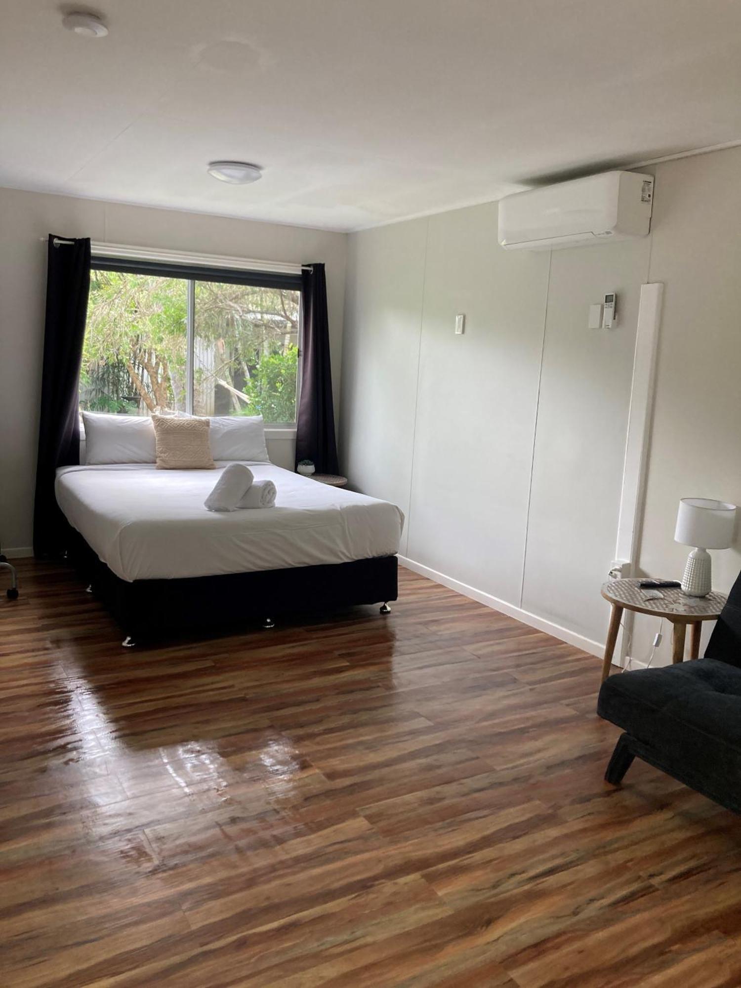 Bush Village Holiday Cabins Airlie Beach Exteriör bild