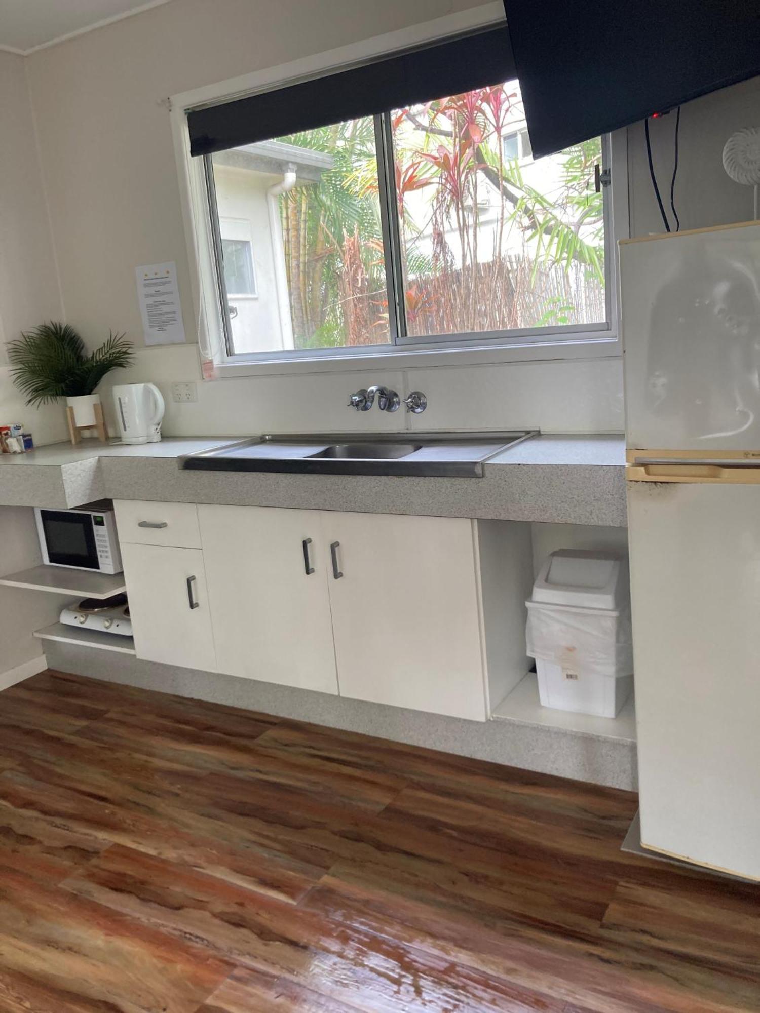 Bush Village Holiday Cabins Airlie Beach Exteriör bild