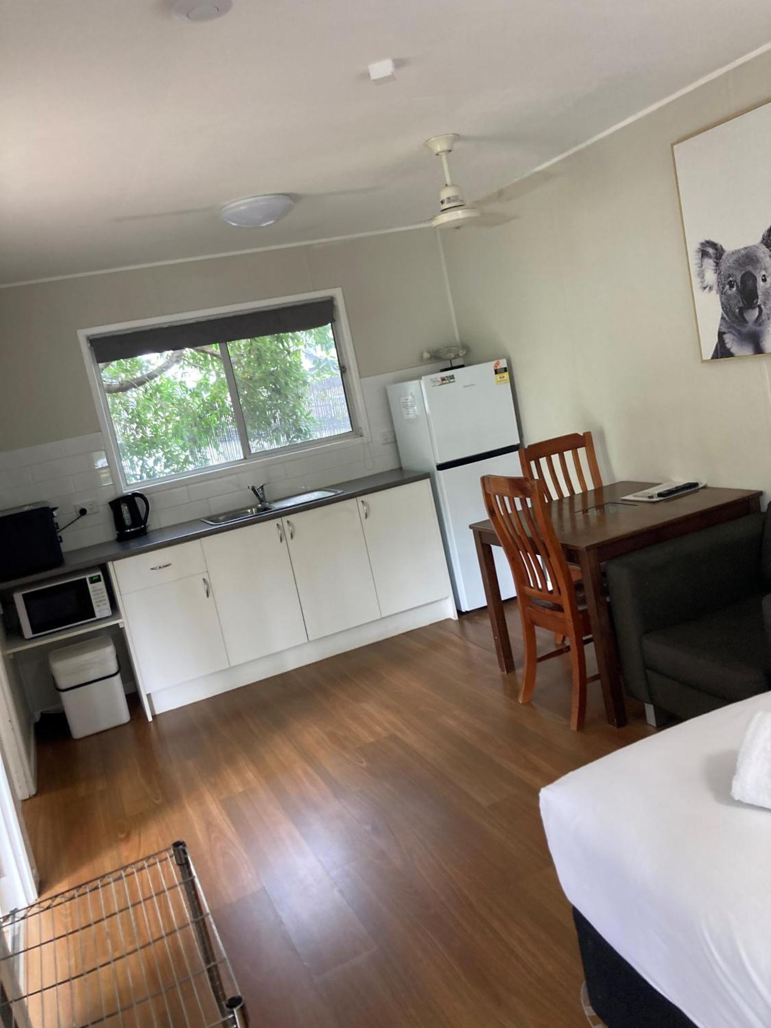 Bush Village Holiday Cabins Airlie Beach Exteriör bild