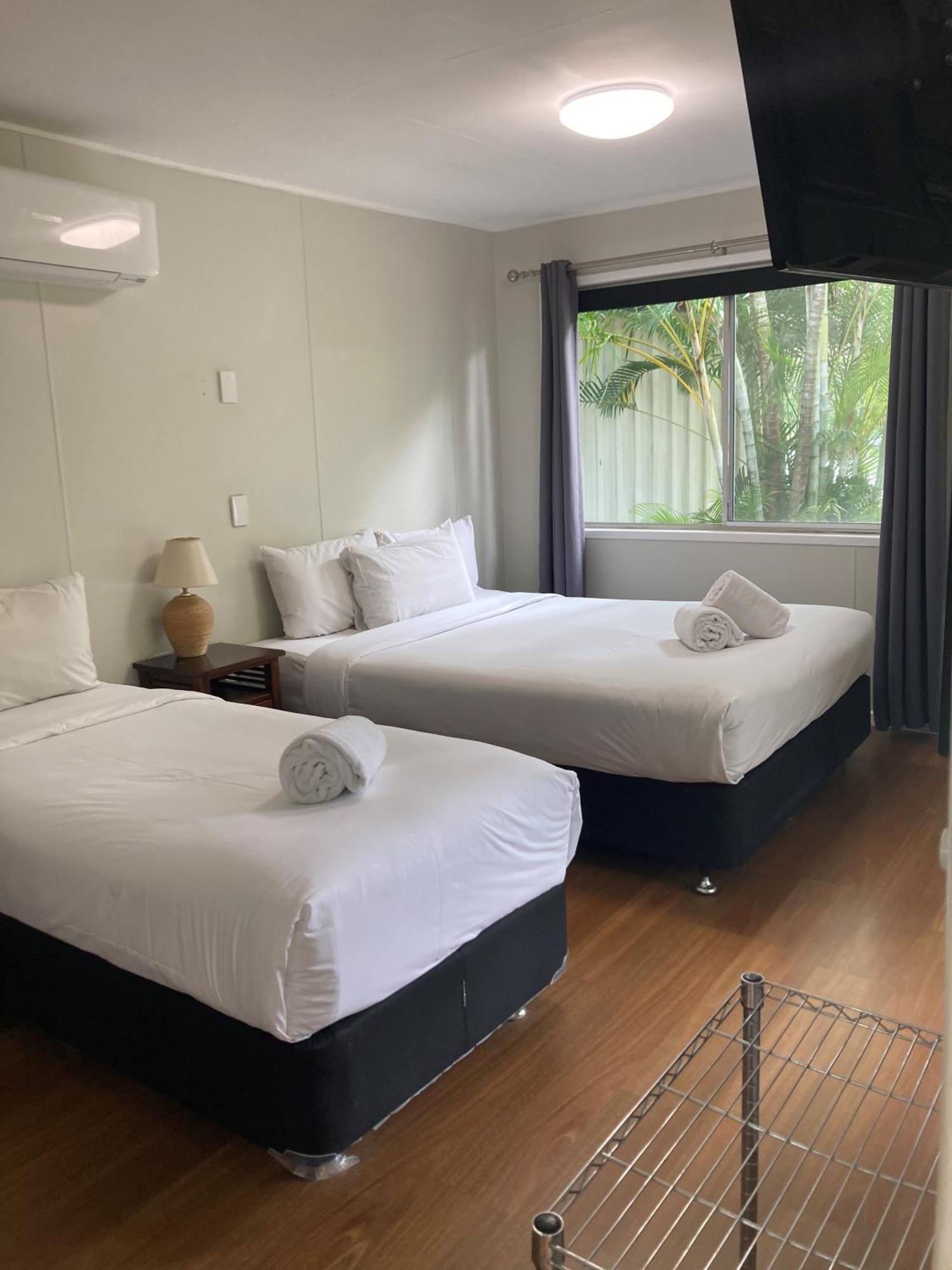 Bush Village Holiday Cabins Airlie Beach Exteriör bild