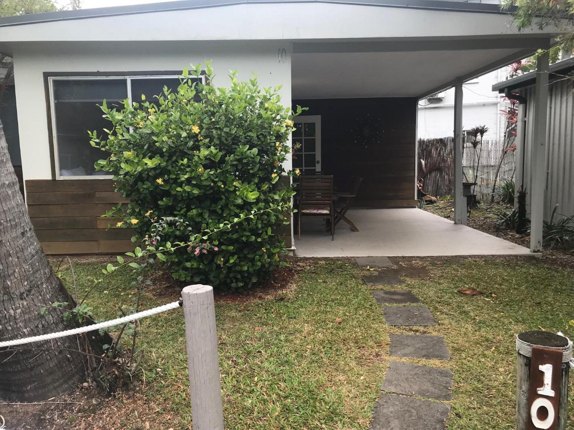 Bush Village Holiday Cabins Airlie Beach Exteriör bild