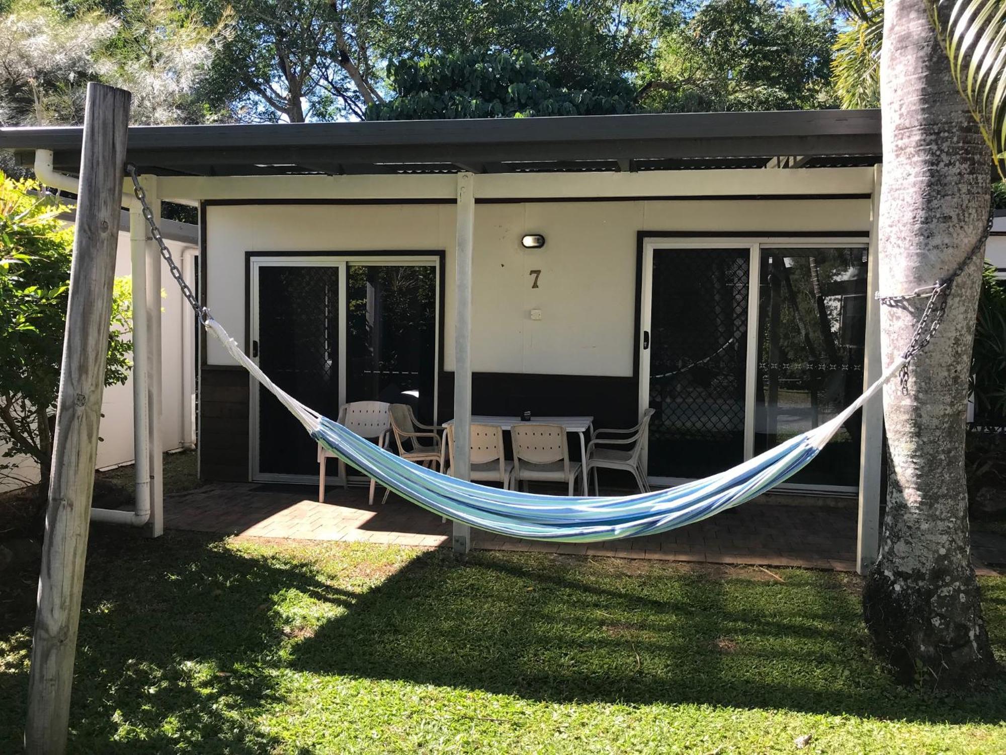 Bush Village Holiday Cabins Airlie Beach Exteriör bild