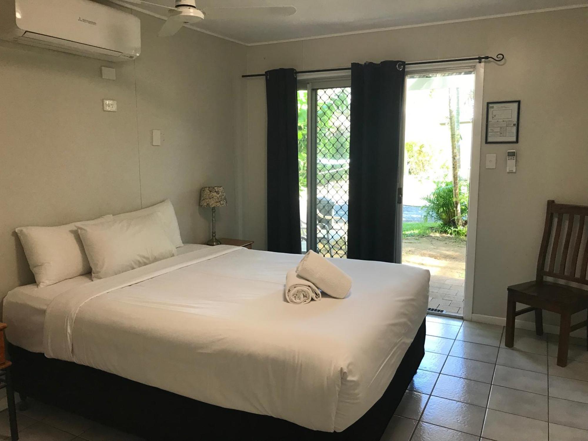 Bush Village Holiday Cabins Airlie Beach Exteriör bild