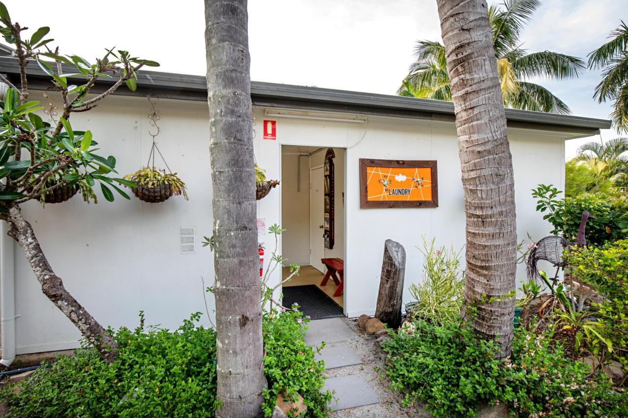 Bush Village Holiday Cabins Airlie Beach Exteriör bild