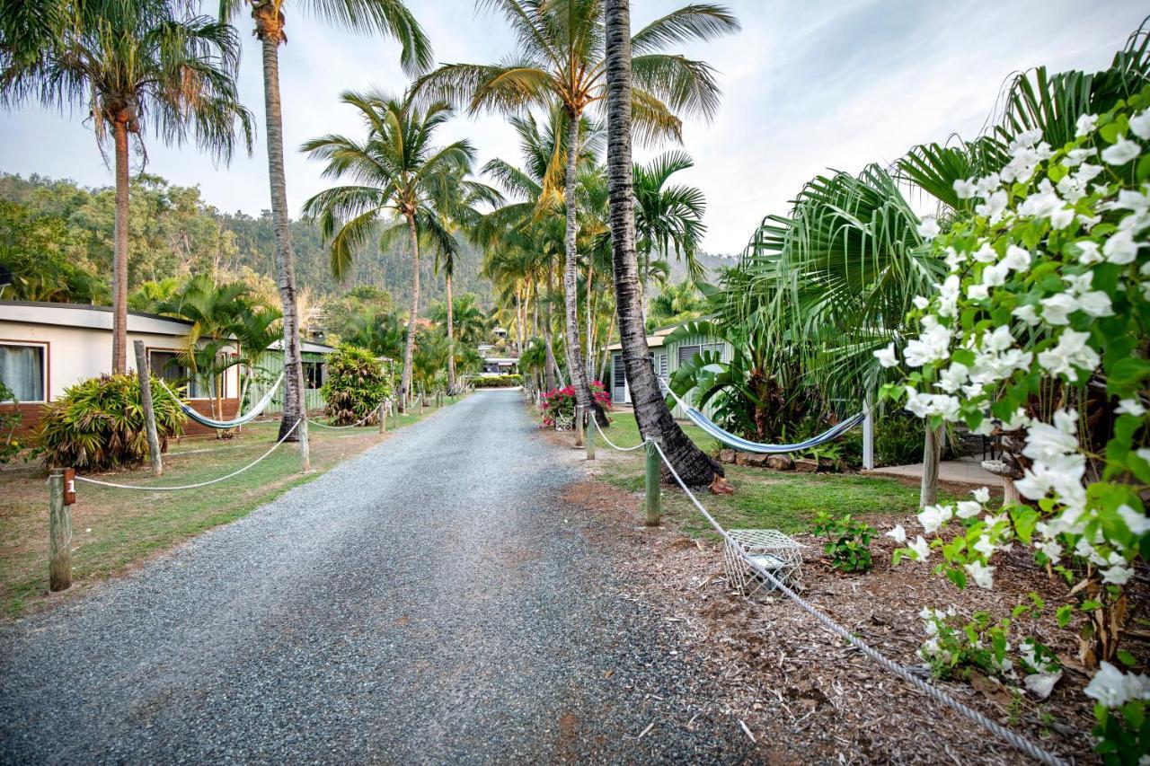 Bush Village Holiday Cabins Airlie Beach Exteriör bild